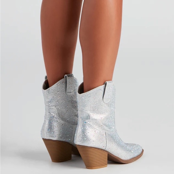 NEW Silver Western Style Bedazzled Cowboy Ankle Boots - Picture 5 of 16